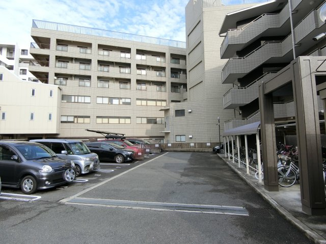 パセオ南茨木の駐車場
