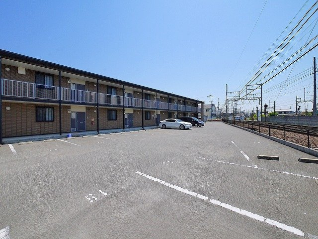 レオパレスヴィラージュＥの駐車場|駐車場に車を止められます