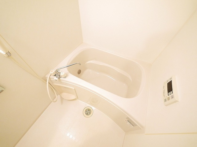 レオパレスヴィラージュＥの浴室|コンパクトで使いやすいお風呂です