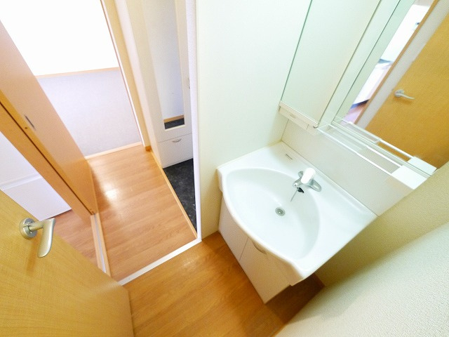 レオパレスヴィラージュＥの洗面所|脱衣スペースもあります