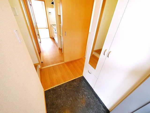 レオパレスヴィラージュＥの玄関|落ち着いた玄関です