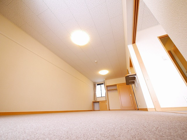 レオパレスヴィラージュＥの居間・リビング|ゆったりとした居間です