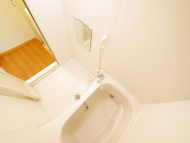 レオパレスヴィラージュＥの浴室|落ち着いた空間のお風呂です