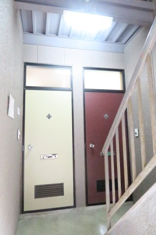 メゾンヤマモトの玄関