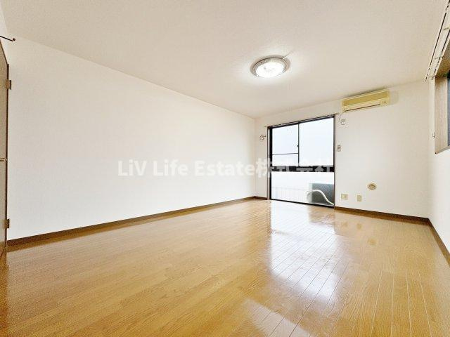 プレジール　ＳＥＫＩＴＡの居間・リビング