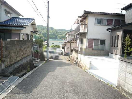 【前面道路含む現地写真】
