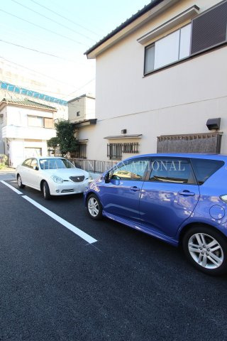 リブリ・ブランノワールの駐車場