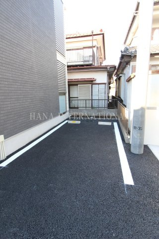リブリ・ブランノワールの駐車場
