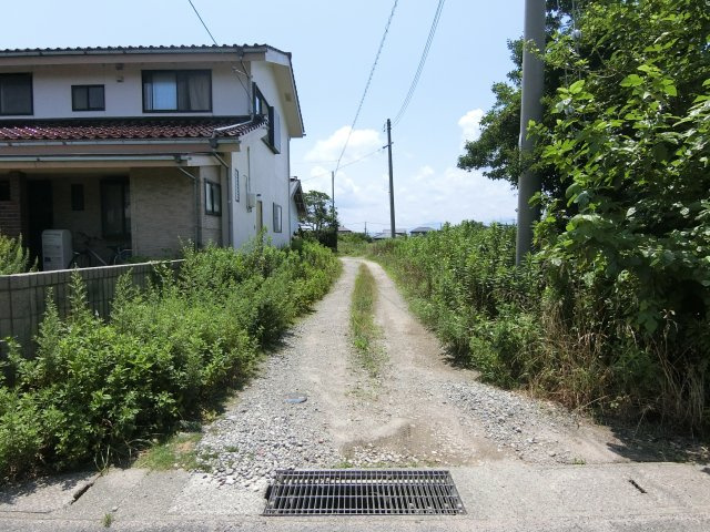 北栄町西園　土地の前面道路含む現地写真