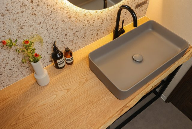 COLORSグリーンヒル瀬田南20区画　大津市神領2丁目のその他|～施工事例～　天然木造作洗面台♪