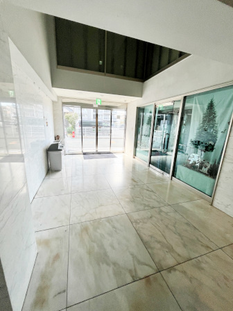 エムアイビルのエントランス