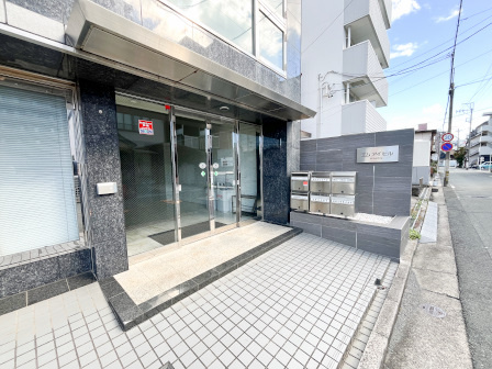 エムアイビルのエントランス