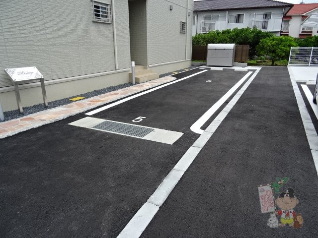 メナージュの駐車場