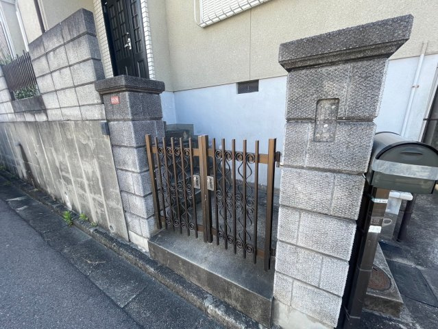 日吉台鎌谷邸のエントランス