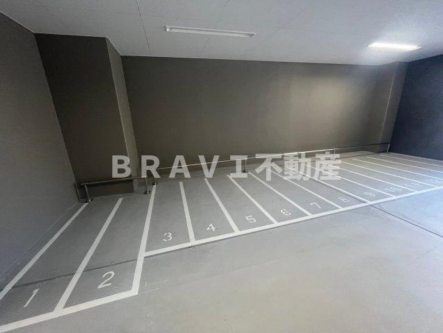 アドバンス大阪ストーリアの駐車場|駐車場があるので、車を買う予定の方も安心です