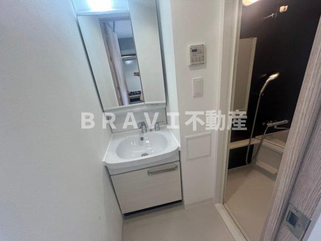 アドバンス大阪ストーリアの洗面所|脱衣スペースもあります