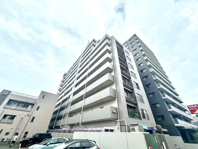 ファミール榴ヶ岡の外観