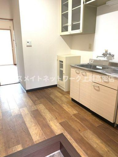 ハイツソアールⅠのキッチン|収納キッチン