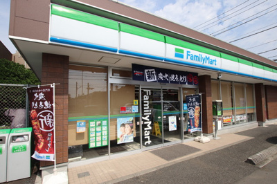 ファミリーマート藤沢石川五丁目店まで300ｍ