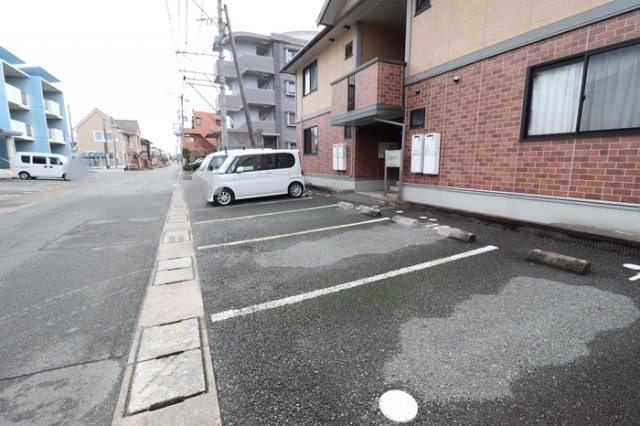 メゾンハイツの駐車場