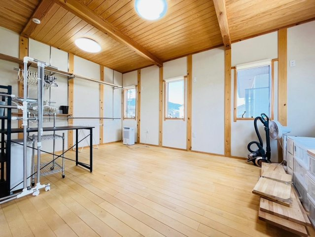 中古戸建　不破郡垂井町　平成29年築の洋室