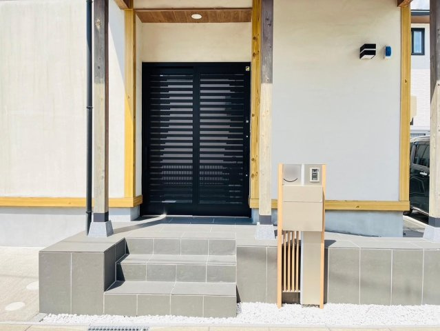 中古戸建　不破郡垂井町　平成29年築の玄関