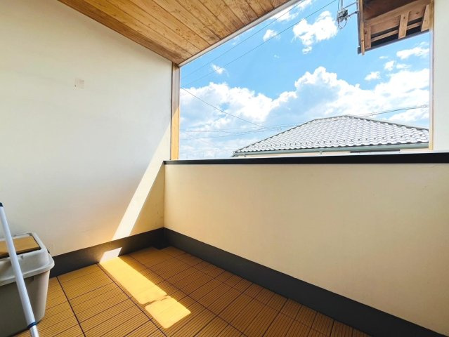 中古戸建　不破郡垂井町　平成29年築のバルコニー|インナーバルコニーで急な雨でも安心です。