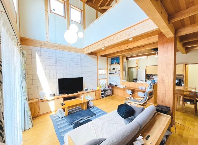 中古戸建　不破郡垂井町　平成29年築の居間・リビング