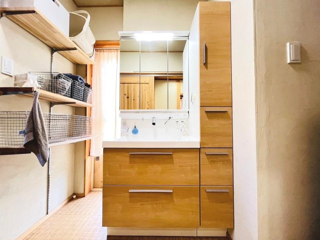 中古戸建　不破郡垂井町　平成29年築の独立洗面台|収納もたっぷりできます