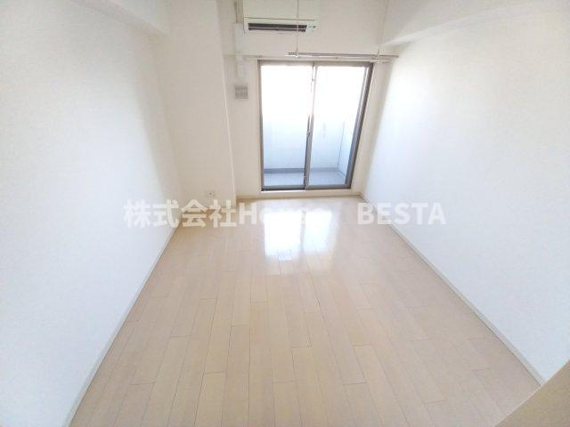 アドバンス三宮シュロスの居間・リビング