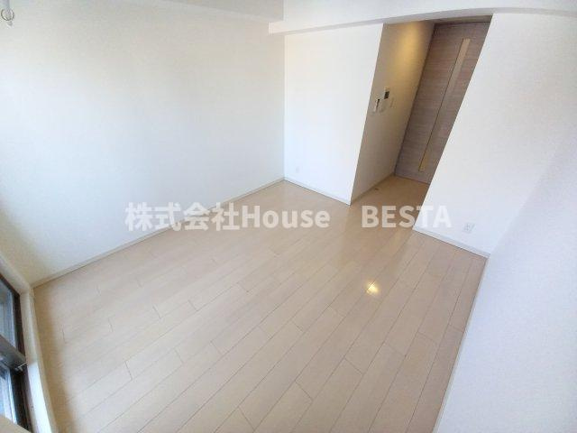 アドバンス三宮シュロスの洋室