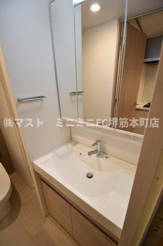 旧プレール・ドゥーク堺筋本町Qの洗面所