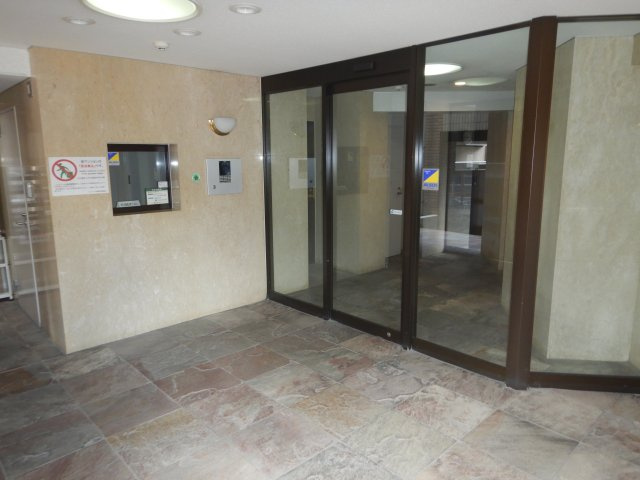 ジェイパーク早稲田のエントランス