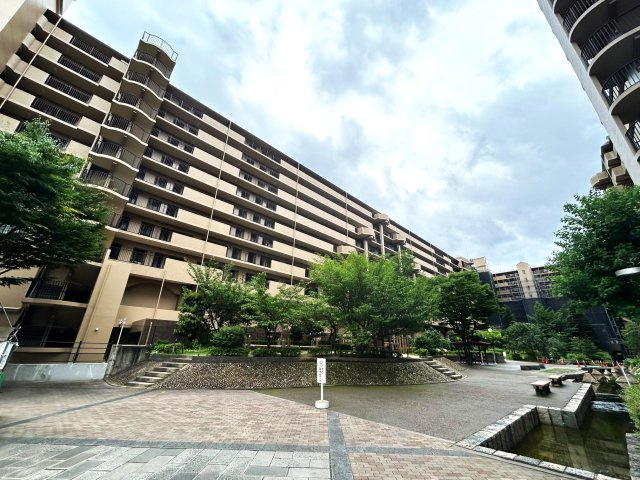 ＪＲ線・地下鉄線『二条』駅まで徒歩４分☆９階部分の３ＬＤＫ☆ファミールガーデン二条駅前西棟の外観|外観