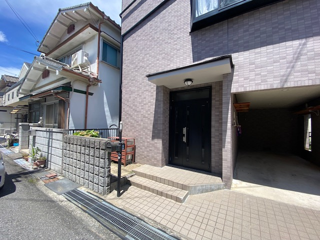 須賀貸家のエントランス