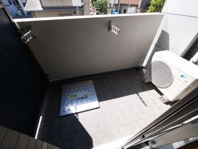 メインステージ新大阪のバルコニー