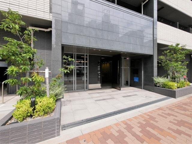 メインステージ新大阪のエントランス