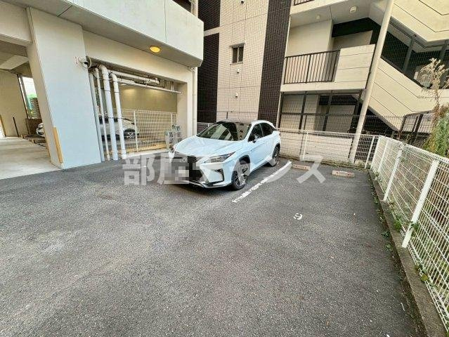 セントレイクセレブ代官町の駐車場