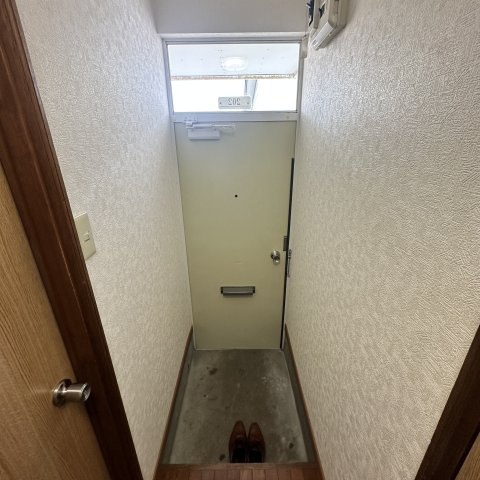 野宮マンションの玄関