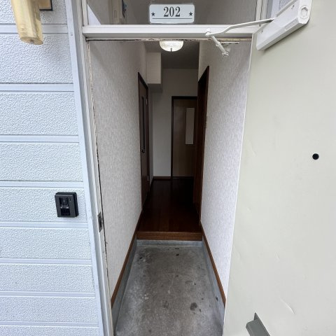 野宮マンションの玄関