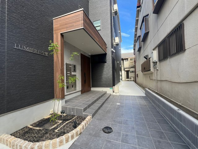 ルミエール今里のエントランス|落ち着いたエントランスです