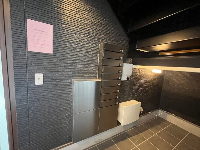 ルミエール今里のエントランス|落ち着いたエントランスです