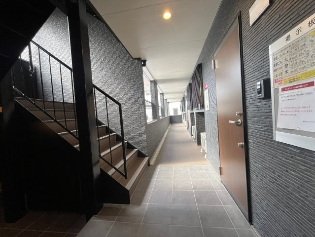 ルミエール今里のロビー|落ち着いたロビーです