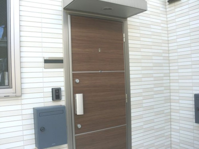 【エントランス】 | ハウスさくら | ダブルロックの玄関ドア☆