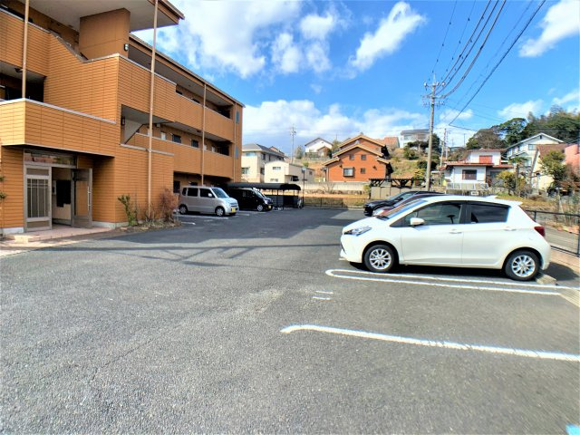 ノビリティマルユウの駐車場