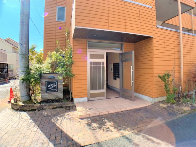 ノビリティマルユウのエントランス