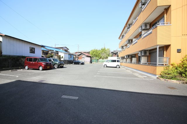 ユースハイムマルユウの駐車場