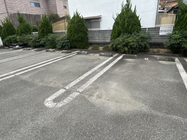 エメラルド雅の駐車場