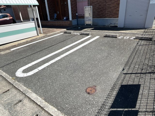 モーニンググローリーⅡの駐車場