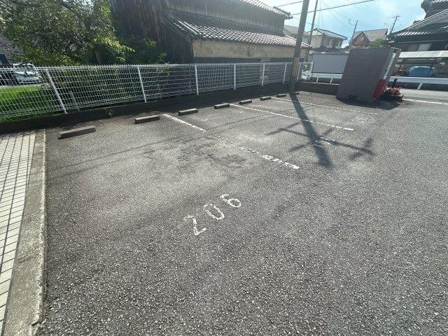 グリーンハイツ三木の駐車場